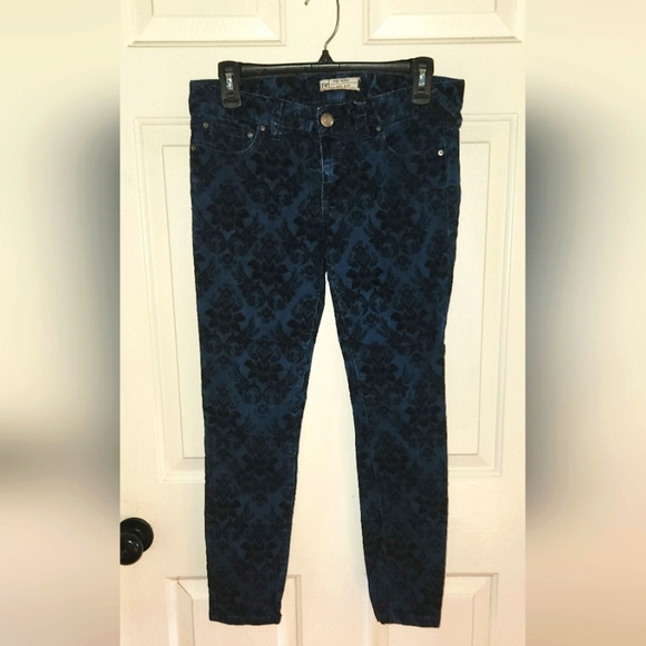 Free People Black Velvet Damask Detail Jeans Size 27 - Picture 1 of 6